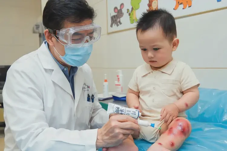 幼儿四肢出现湿疹不管它会自己痊愈吗(图3)