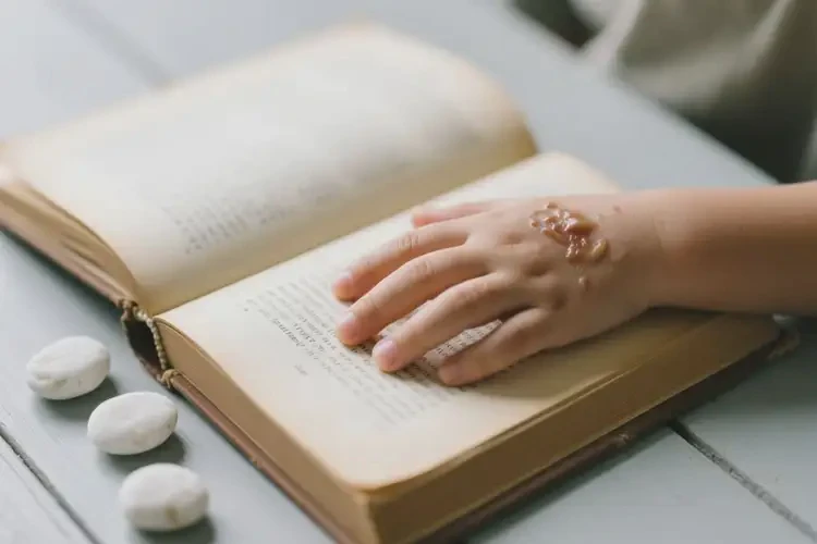 孩子手上出湿疹可以彻底自愈吗(图2)