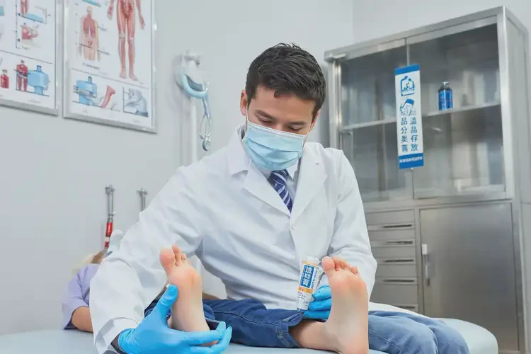 小孩腳上偶爾長濕疹不管它會自己自愈嗎(圖2)