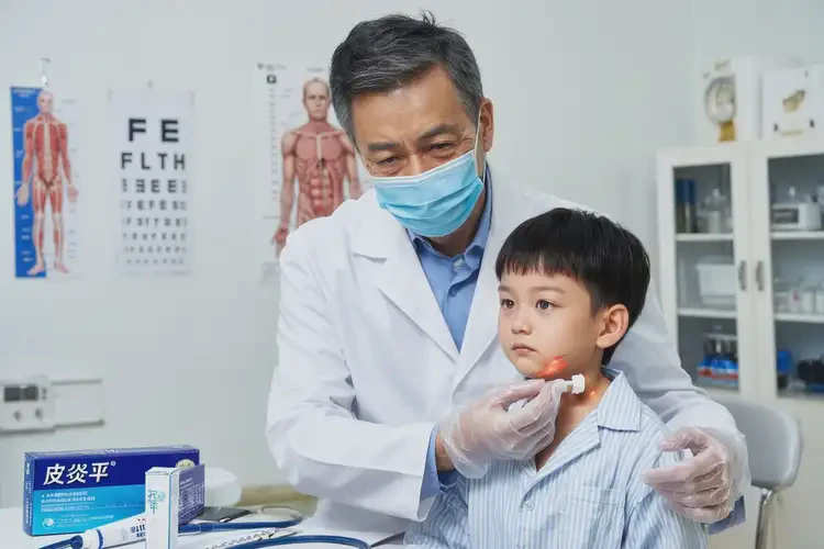 小孩脖子起濕疹能靠自己自愈嗎(圖3)