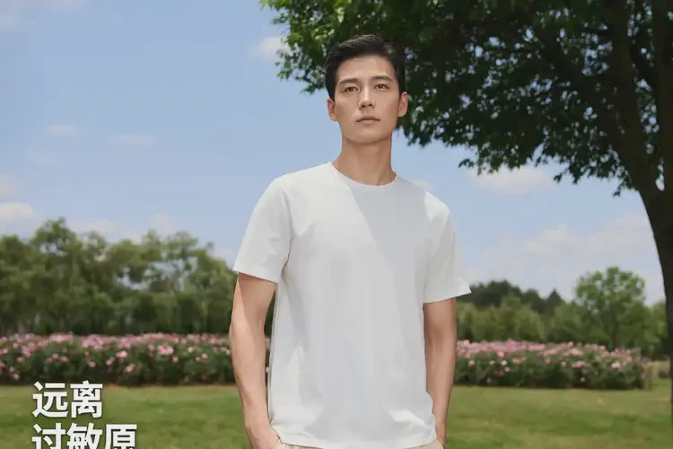 青年人手臂有濕疹不管它會(huì)自己好嗎(圖1)