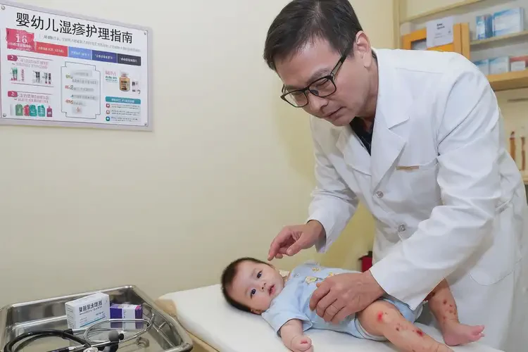 嬰兒大腿長(zhǎng)濕疹不管它會(huì)自己痊愈嗎(圖2)