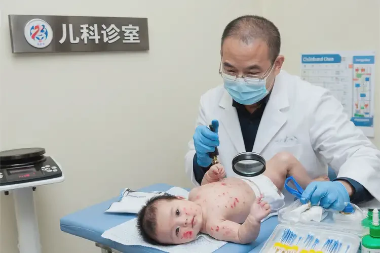 嬰幼兒身上容易起濕疹能靠自己自愈嗎(圖2)