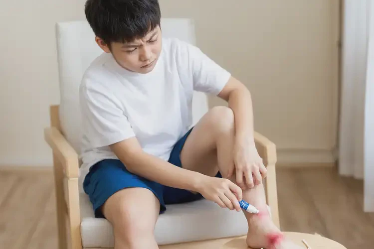 青少年脚上长湿疹能够彻底治愈吗(图1)