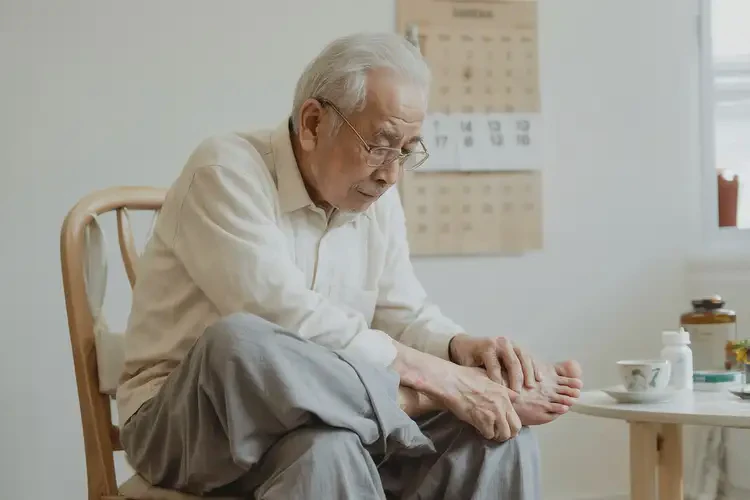 老年人小腿上偶爾起濕疹能靠自己自愈嗎(圖1)