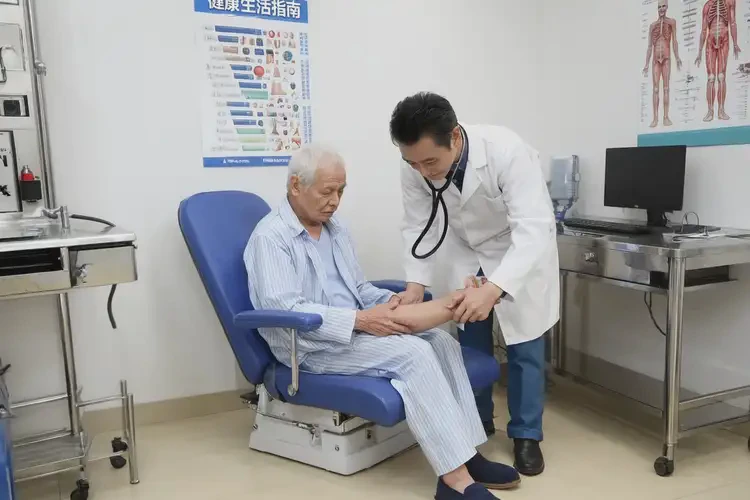 高齡老人小腿經(jīng)常起濕疹能徹底自愈嗎(圖3)