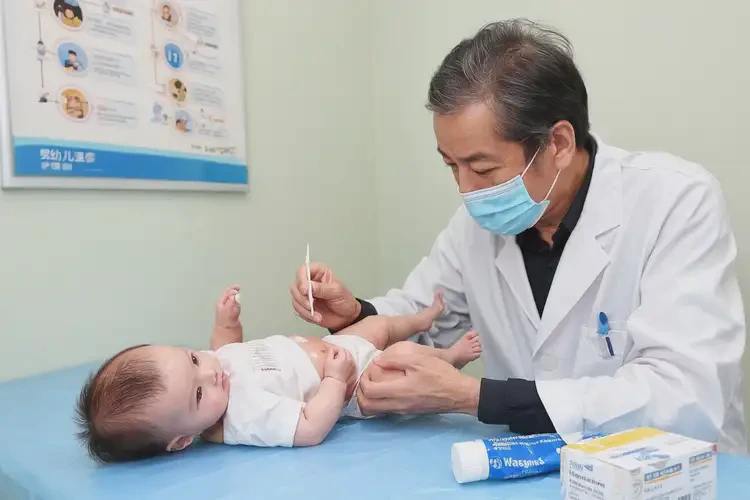 嬰兒肚子容易長濕疹可以徹底自愈嗎(圖2)