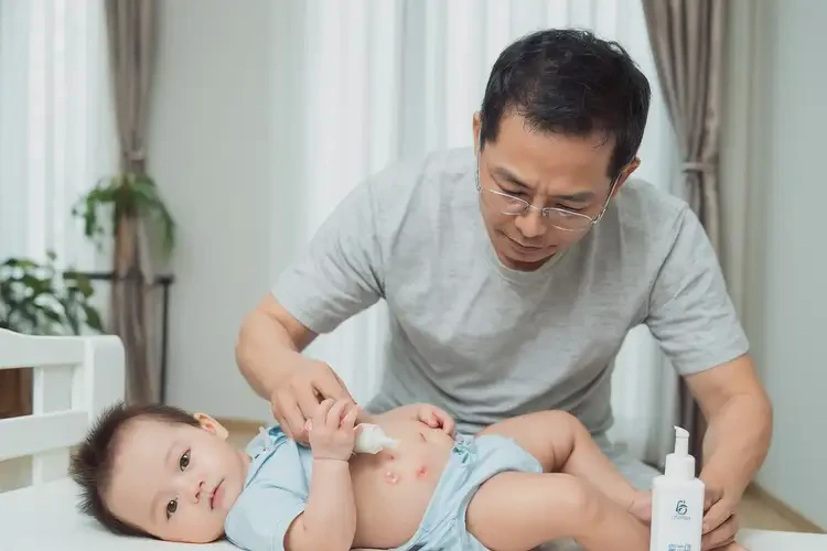 宝宝肚子上长湿疹可不可以彻底自愈(图3)