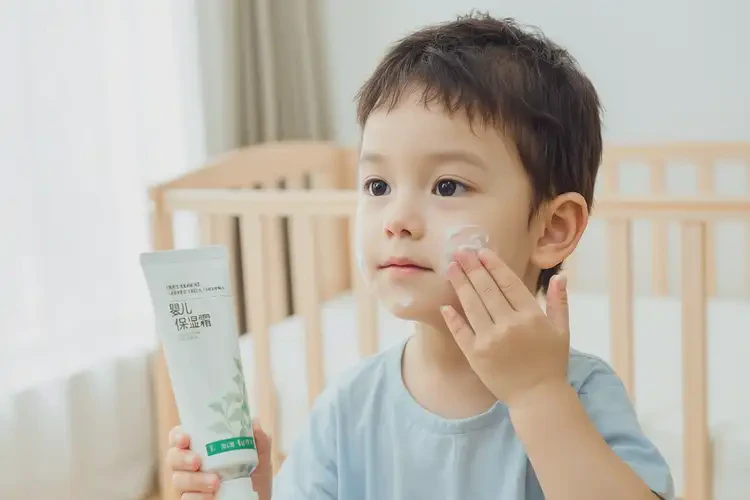 幼儿脖子上偶尔起湿疹能够彻底治愈吗(图2)