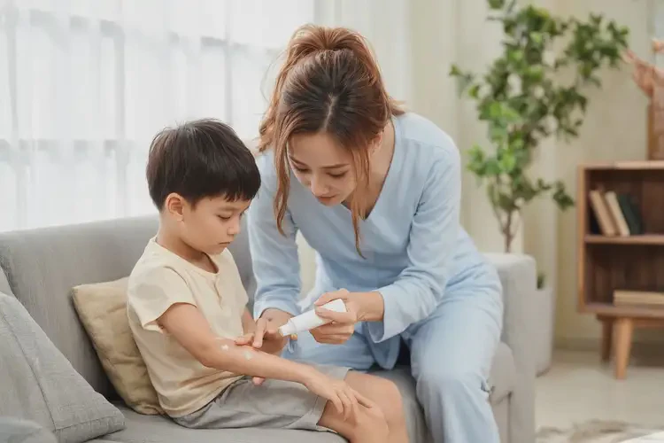 兒童脖子上經(jīng)常起濕疹能夠徹底治愈嗎(圖3)