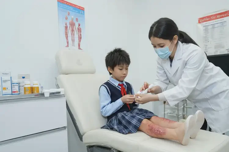 中学生小腿上容易长湿疹能够彻底治愈吗(图3)