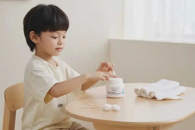 少兒脖子上偶爾起濕疹不管它會自己痊愈嗎(圖1)