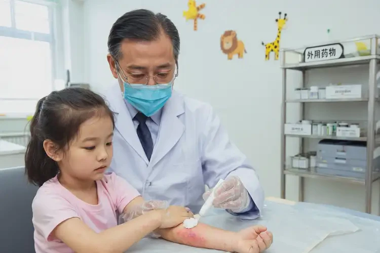 幼兒手臂上起濕疹能夠徹底治愈嗎(圖3)