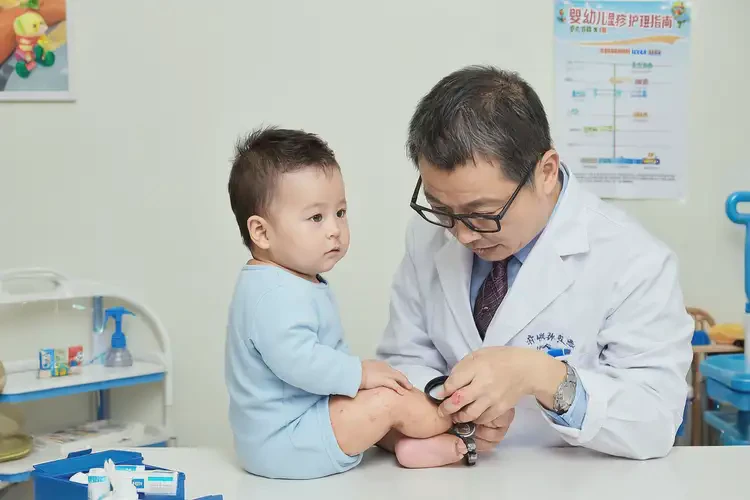 寶寶大腿上偶爾長濕疹可以徹底自愈嗎(圖1)