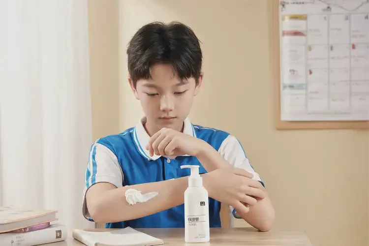 中學生四肢出現(xiàn)濕疹不管它會自己自愈嗎(圖2)