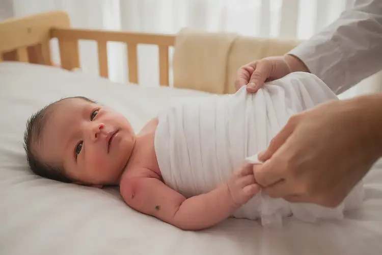 新生兒手臂出現(xiàn)濕疹不管它會(huì)自己好嗎(圖2)