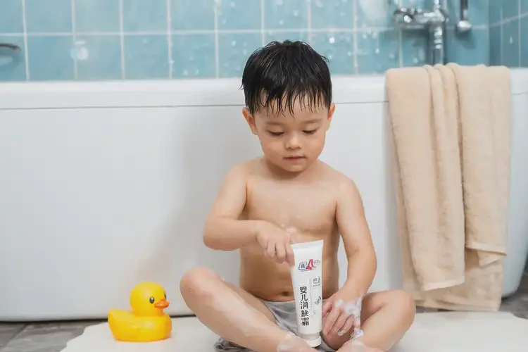 孩子大腿上出现湿疹能够彻底治愈吗(图2)