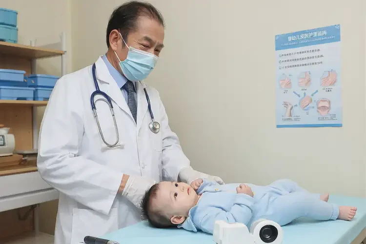 宝宝全身偶尔长湿疹可以彻底自愈吗(图1)