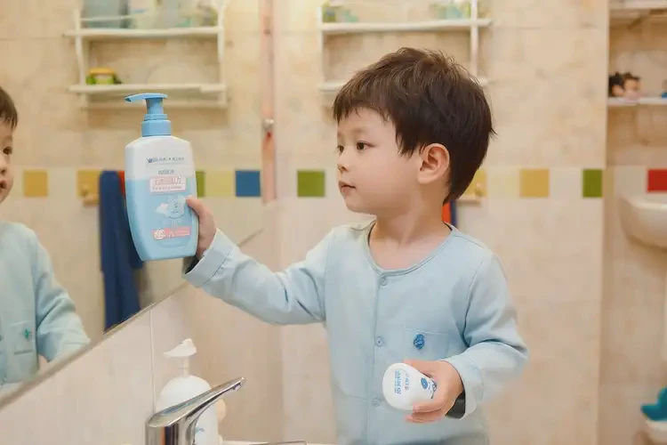 小學(xué)生大腿起濕疹不管它會(huì)自己痊愈嗎(圖1)