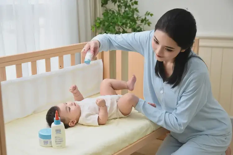 寶寶脖子有濕疹不管它會自己痊愈嗎(圖3)