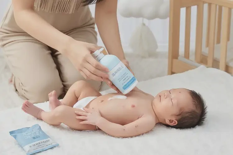 新生兒肚子上出濕疹可以徹底自愈嗎(圖2)