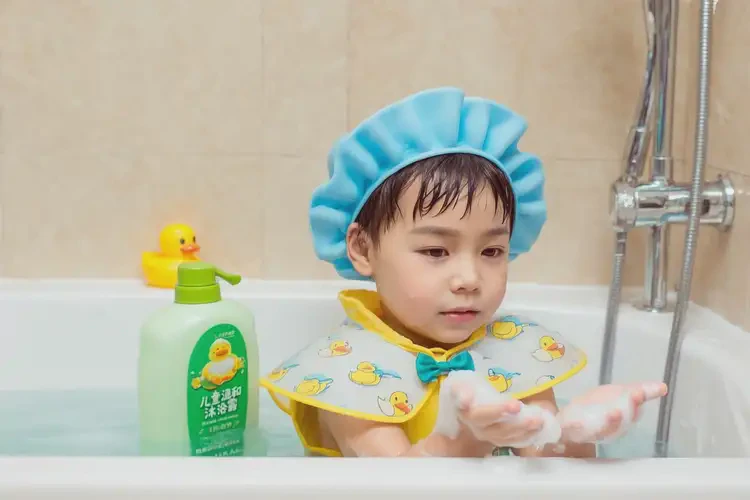 少兒身上起濕疹不管它會自己好嗎(圖1)