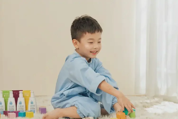 小兒手臂容易起濕疹不管它會(huì)自己自愈嗎(圖1)