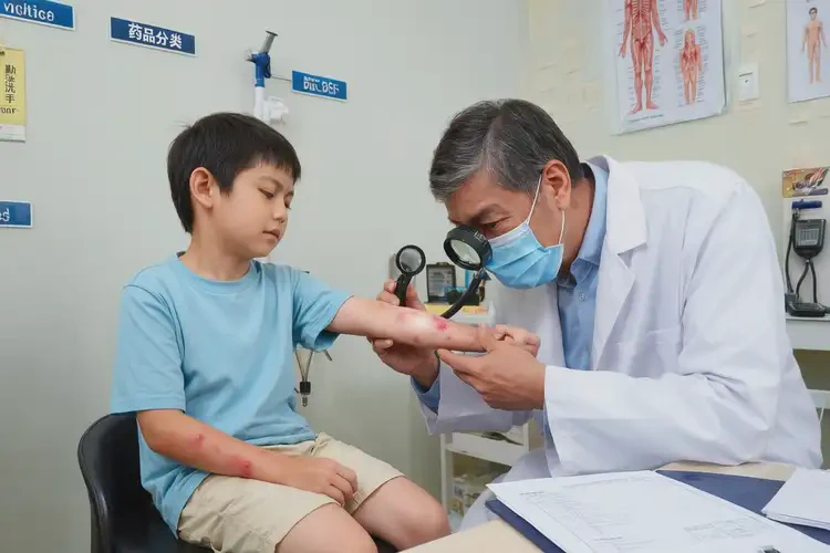 小孩手臂上容易起濕疹可不可以徹底自愈(圖2)