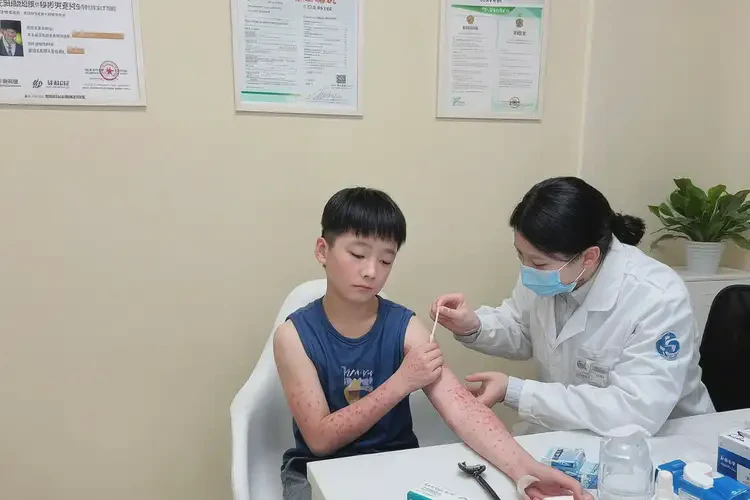 青少年屁股上起濕疹不管它會(huì)自己痊愈嗎(圖3)