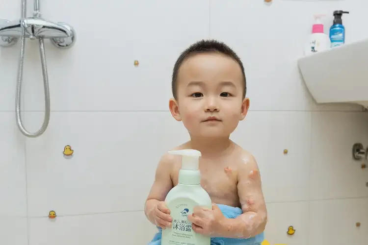 小兒手臂容易起濕疹不管它會(huì)自己自愈嗎(圖2)