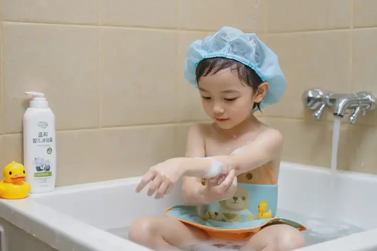 少兒身上起濕疹不管它會自己好嗎(圖2)