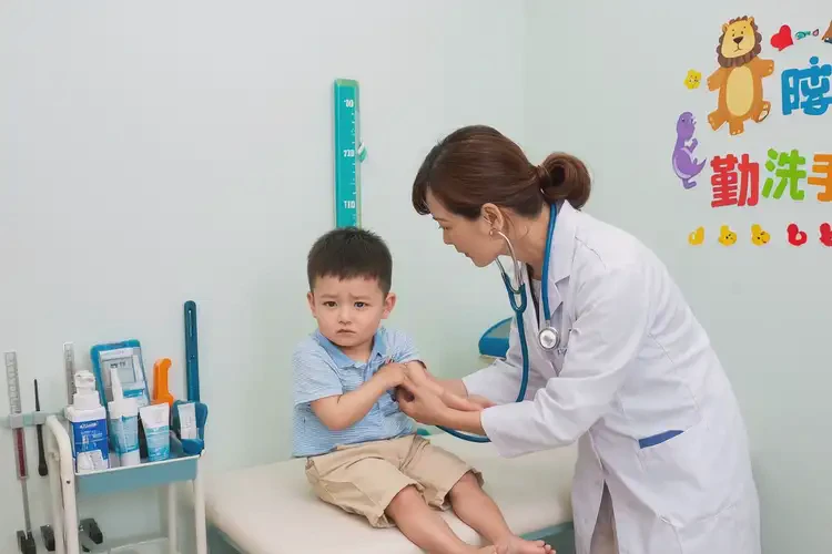 幼兒四肢偶爾長(zhǎng)濕疹不管它會(huì)自己痊愈嗎(圖1)