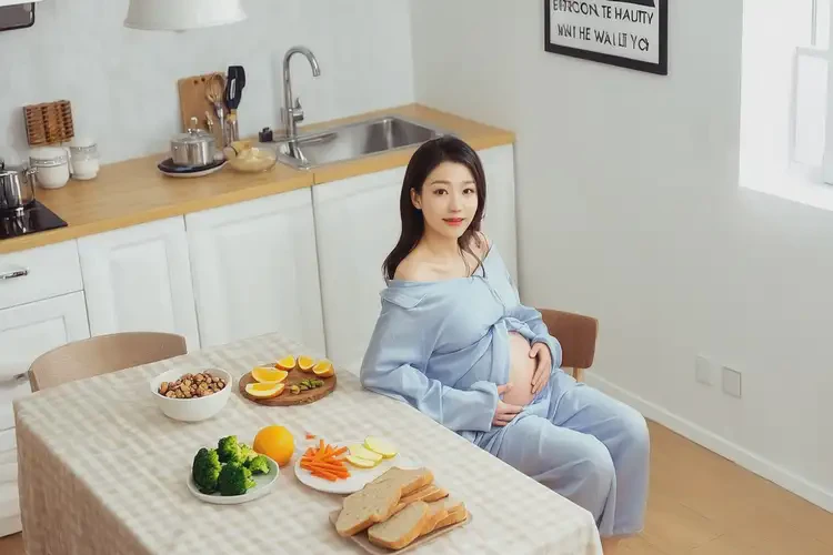 產(chǎn)婦脖子上偶爾長(zhǎng)濕疹不管它會(huì)自己自愈嗎(圖1)