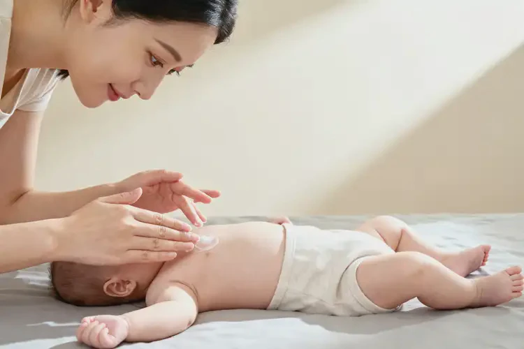 新生兒四肢經(jīng)常長濕疹可以徹底自愈嗎(圖1)