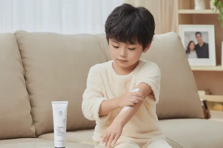 孩子肚子上偶爾長濕疹能夠徹底治愈嗎(圖2)