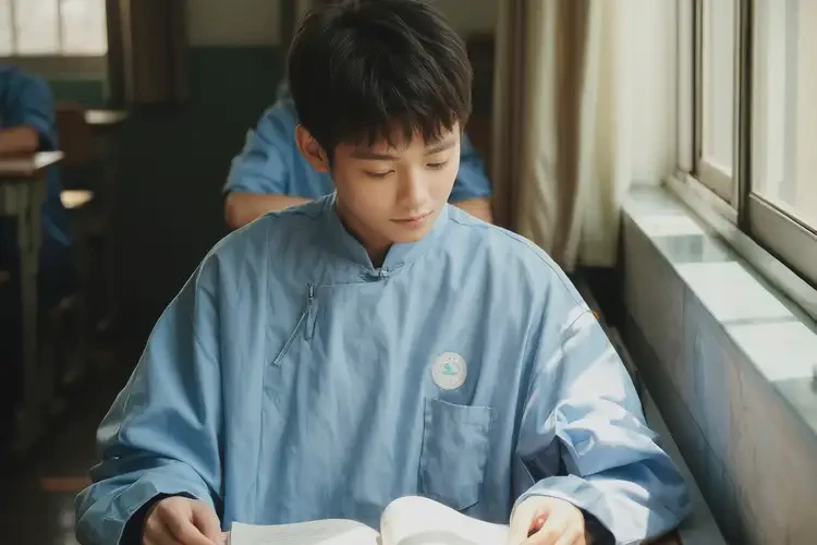 中學(xué)生大腿上出現(xiàn)濕疹能靠自己自愈嗎(圖2)