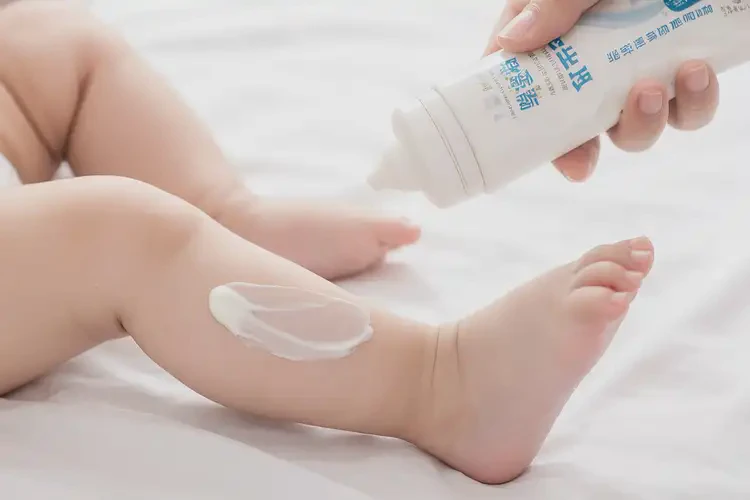 嬰幼兒小腿偶爾長濕疹可以徹底自愈嗎(圖1)