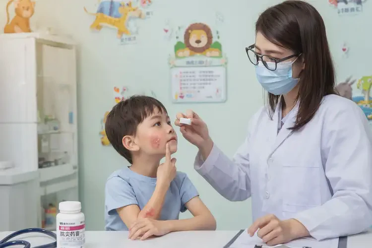 兒童面部偶爾長(zhǎng)濕疹能靠自己自愈嗎(圖2)