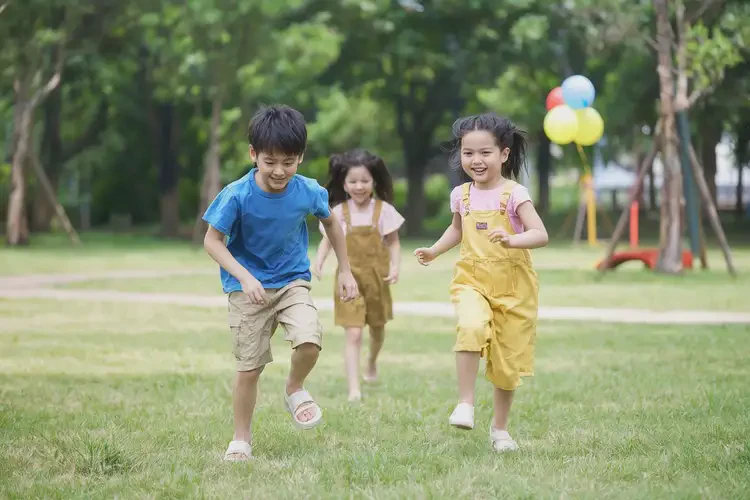 小孩腳上偶爾長濕疹不管它會自己自愈嗎(圖1)