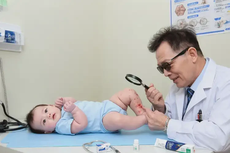 寶寶肚子上起濕疹可以徹底自愈嗎(圖1)