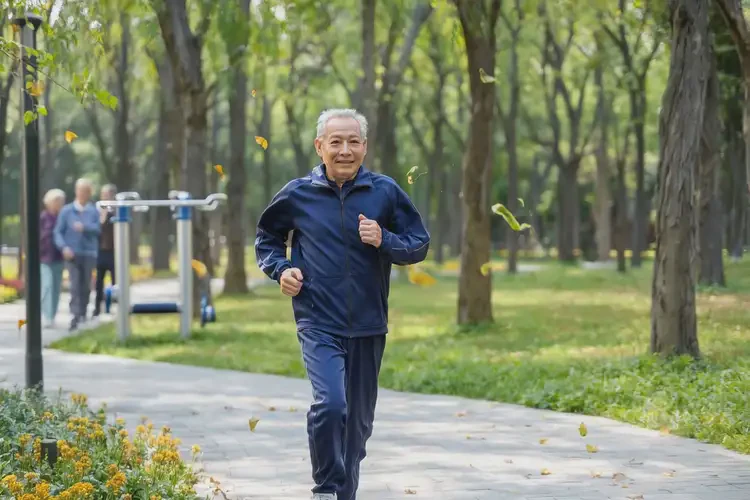 老人脖子上長濕疹能夠徹底治愈嗎(圖1)