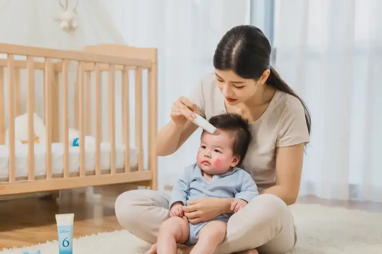 寶寶面部長(zhǎng)濕疹不管它會(huì)自己好嗎(圖3)