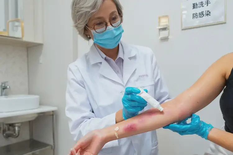 產(chǎn)婦手臂出濕疹能靠自己自愈嗎(圖3)