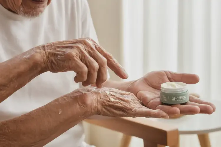 高齡老人身上容易起濕疹不管它會(huì)自己自愈嗎(圖3)
