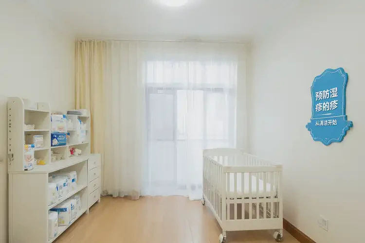 新生兒小腿上經(jīng)常起濕疹不管它會(huì)自己自愈嗎(圖1)