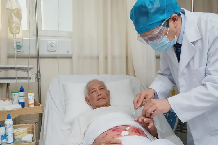 高齡老人肚子上容易起濕疹不管它會(huì)自己好嗎(圖3)