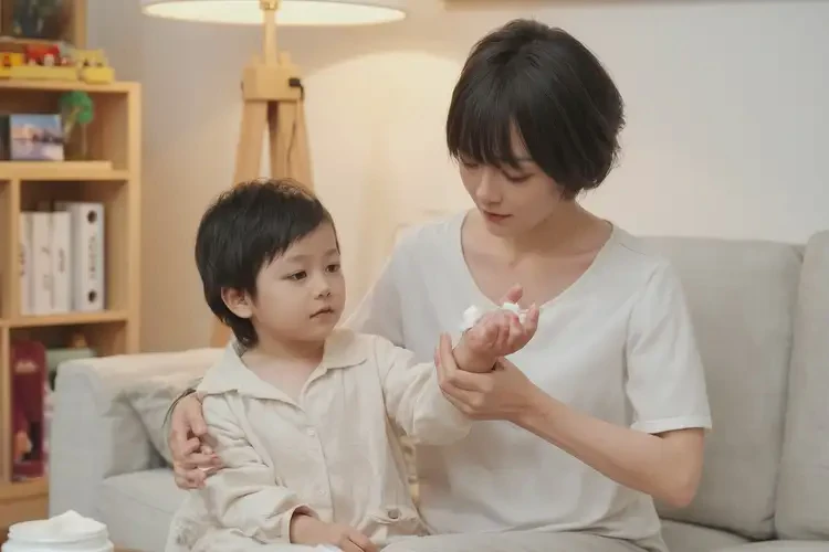 兒童手上長濕疹能夠徹底治愈嗎(圖2)