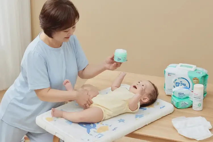 儿童屁股经常长湿疹不管它会自己自愈吗(图1)