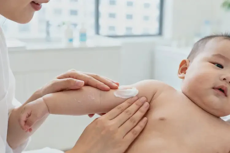 新生兒手臂偶爾起濕疹不管它會自己自愈嗎(圖1)