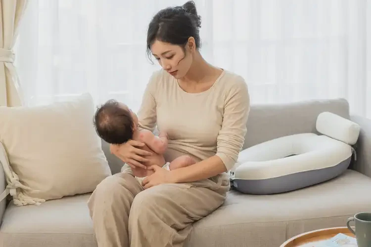 哺乳期妈妈四肢起湿疹不管它会自己好吗(图1)